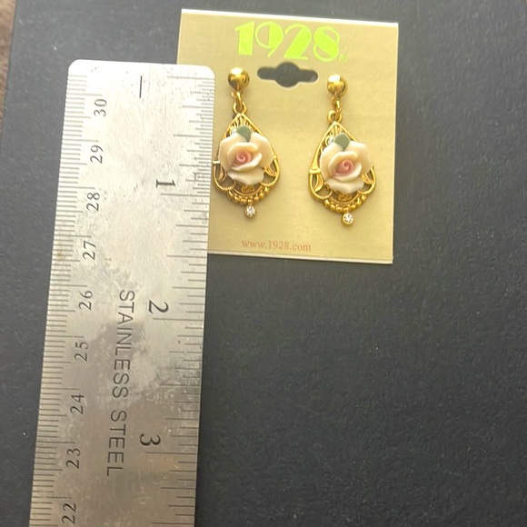 NWOT Women’s Jewelry Set: Porcelain Rose Gold Tone Y Necklace, Matching Earrings - Picture 6 of 7